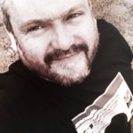 Luis M. Álvarez, Comisario cinematográfico de MIMAA y profesor en materias audiovisuales. Colaborador radiofónico en Onda Zero y en El Séptimo Vicio de Radio 3. Editor en 400 Films y en Extracine.