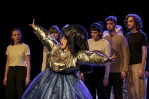 escola teatre barcelona interpretació el timbal final de curs cursos regulars adults joves infants