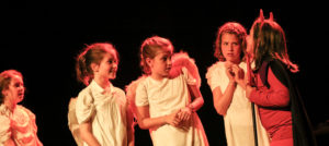 Teatre nenes nens infants interpretació escola barcelona el timbal